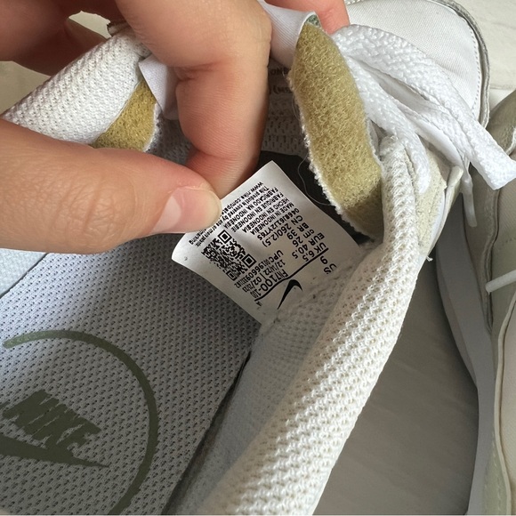 Nike Waffle Debut in White/Oil Green/Sea Glass | size 9 | Like New - Picture 5 of 9